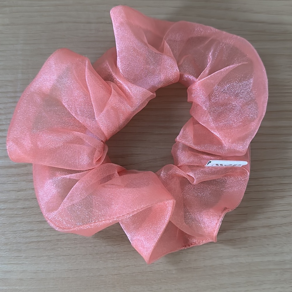 Dew Edit Scrunchie "Skinny Dip" Pink